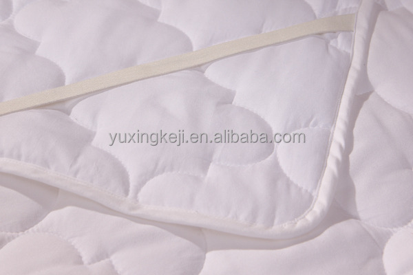 Multi prezzo della trapuntatrice delle coperte dell'ago del computer ad alta velocità di Yuxing con il dispositivo di taglio di bordo