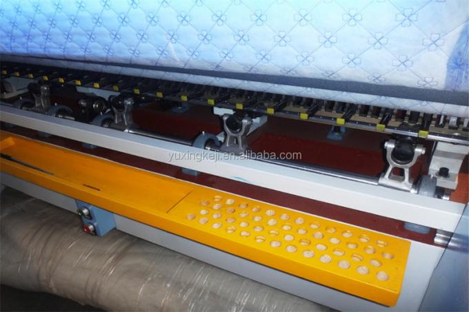 Multi prezzo della trapuntatrice delle coperte dell'ago del computer ad alta velocità di Yuxing con il dispositivo di taglio di bordo